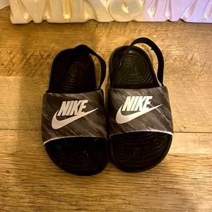 Black Nike toddler sandals